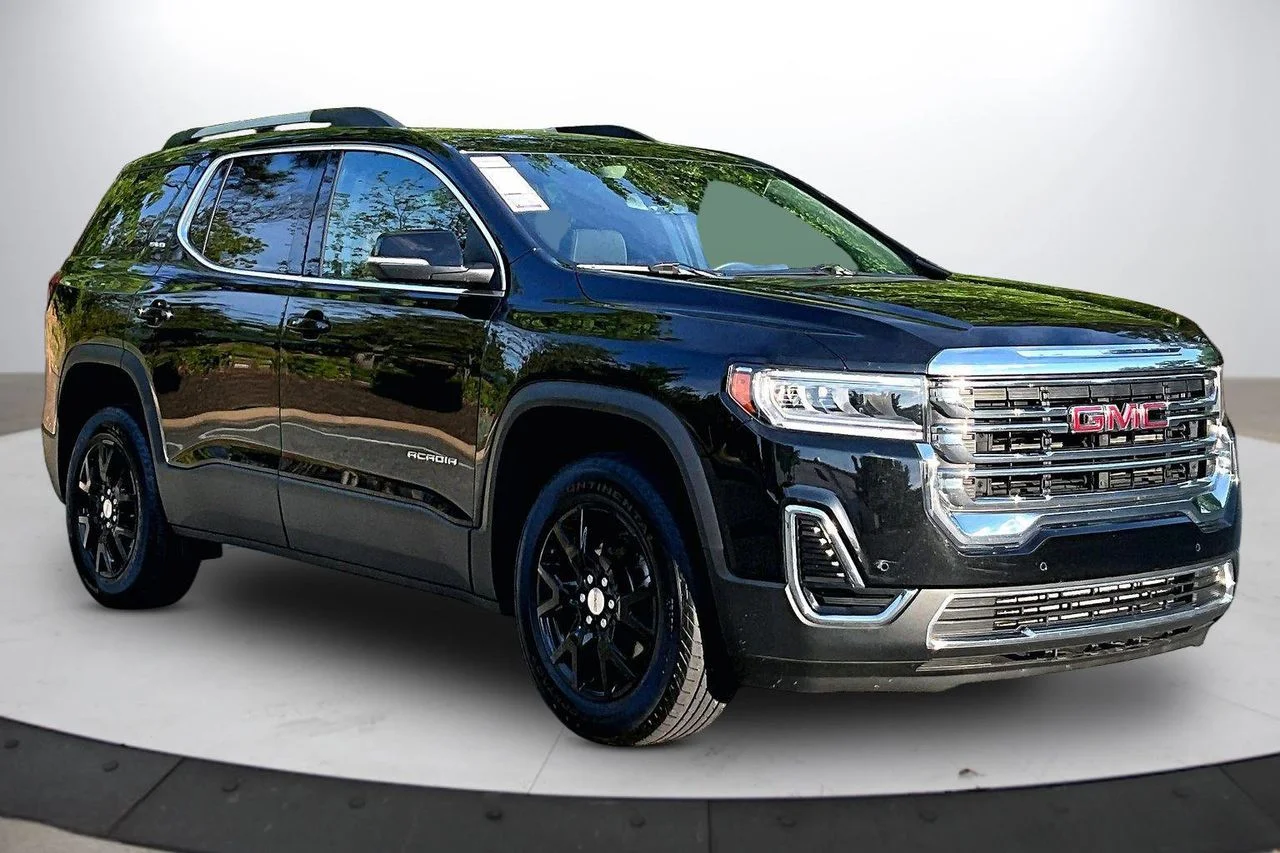 Used 2023 Black GMC SLE image 2