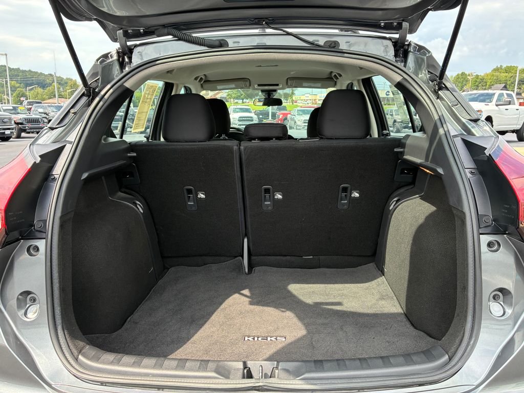 Used 2023 Gray Nissan SV image 4