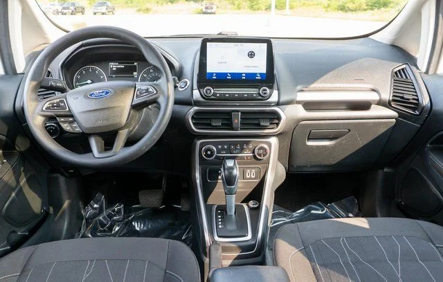 Used 2022 Diamond White Ford SE image 15