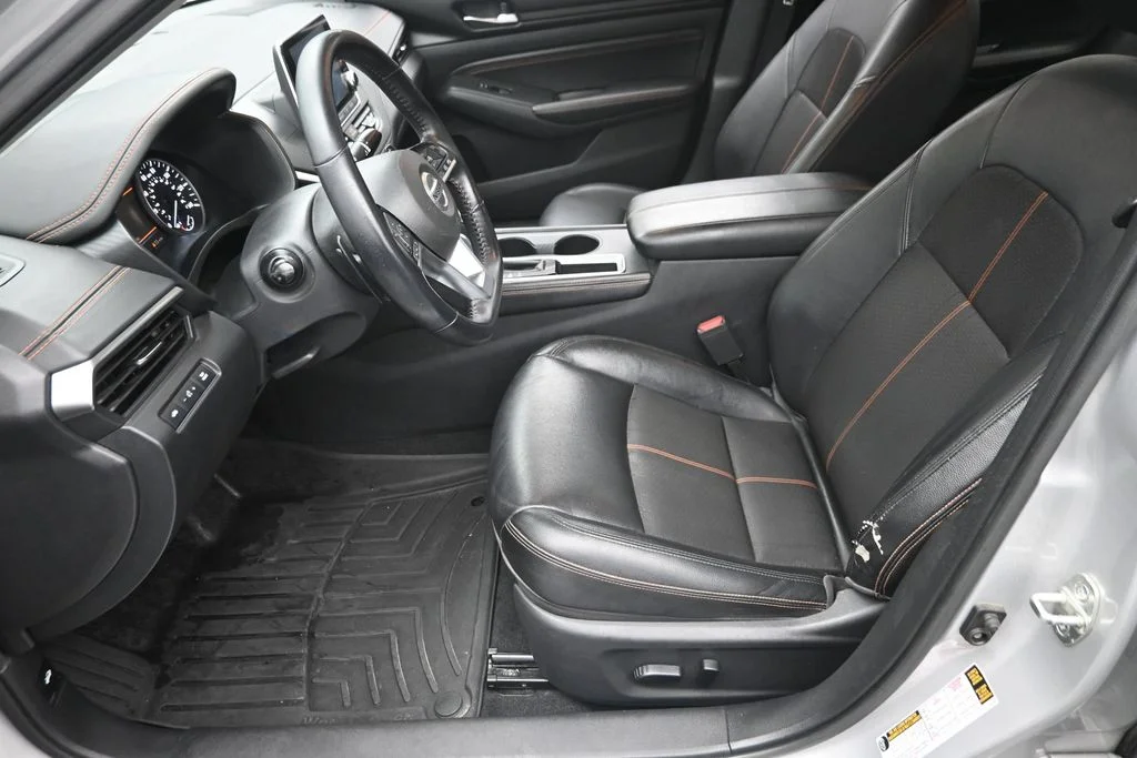Used 2020 Silver Nissan 2.5 SR image 16