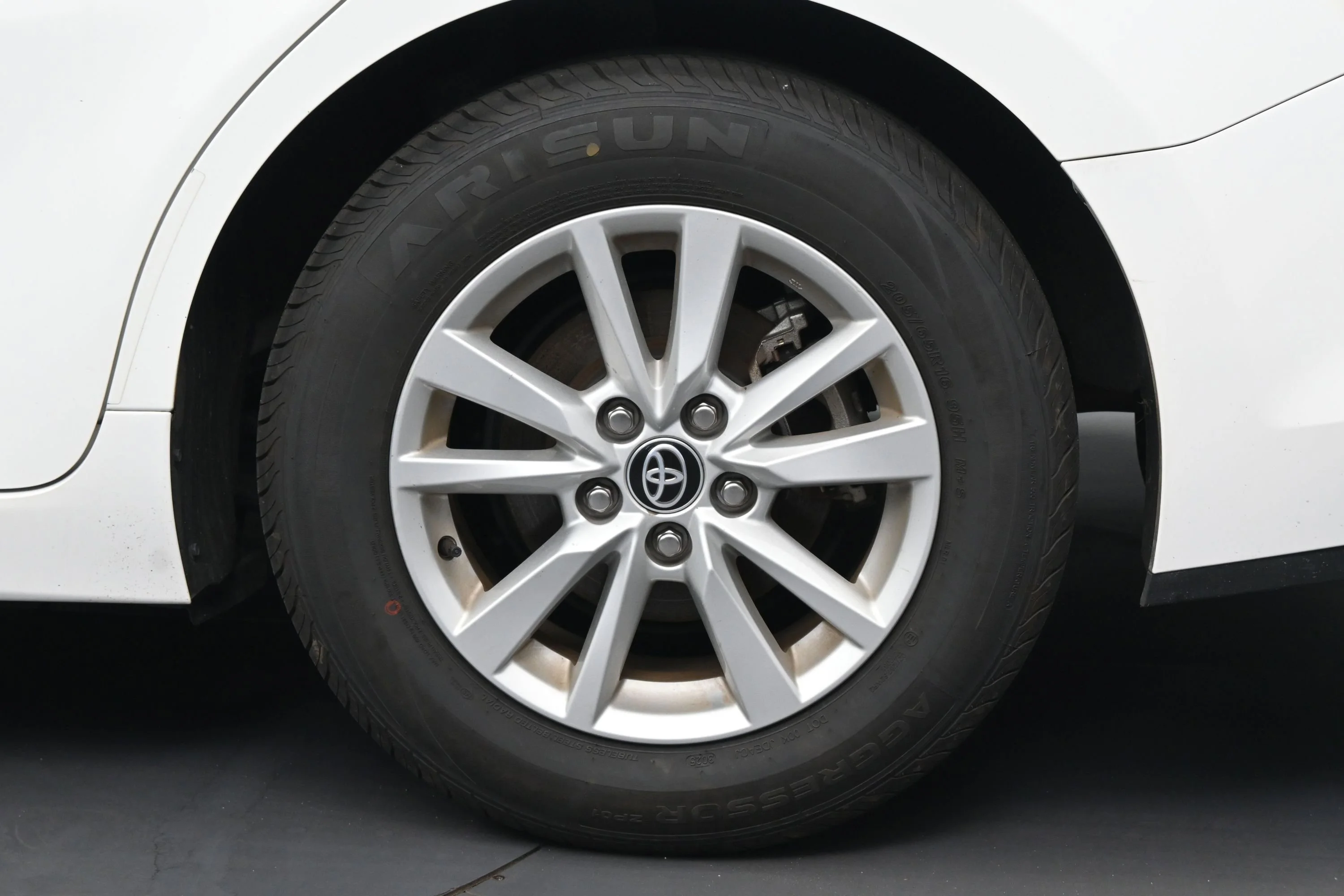Used 2025 Ice Toyota LE image 19