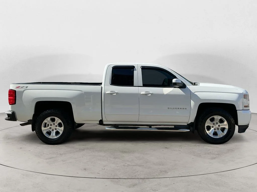 Used 2016 White Chevrolet LT image 4