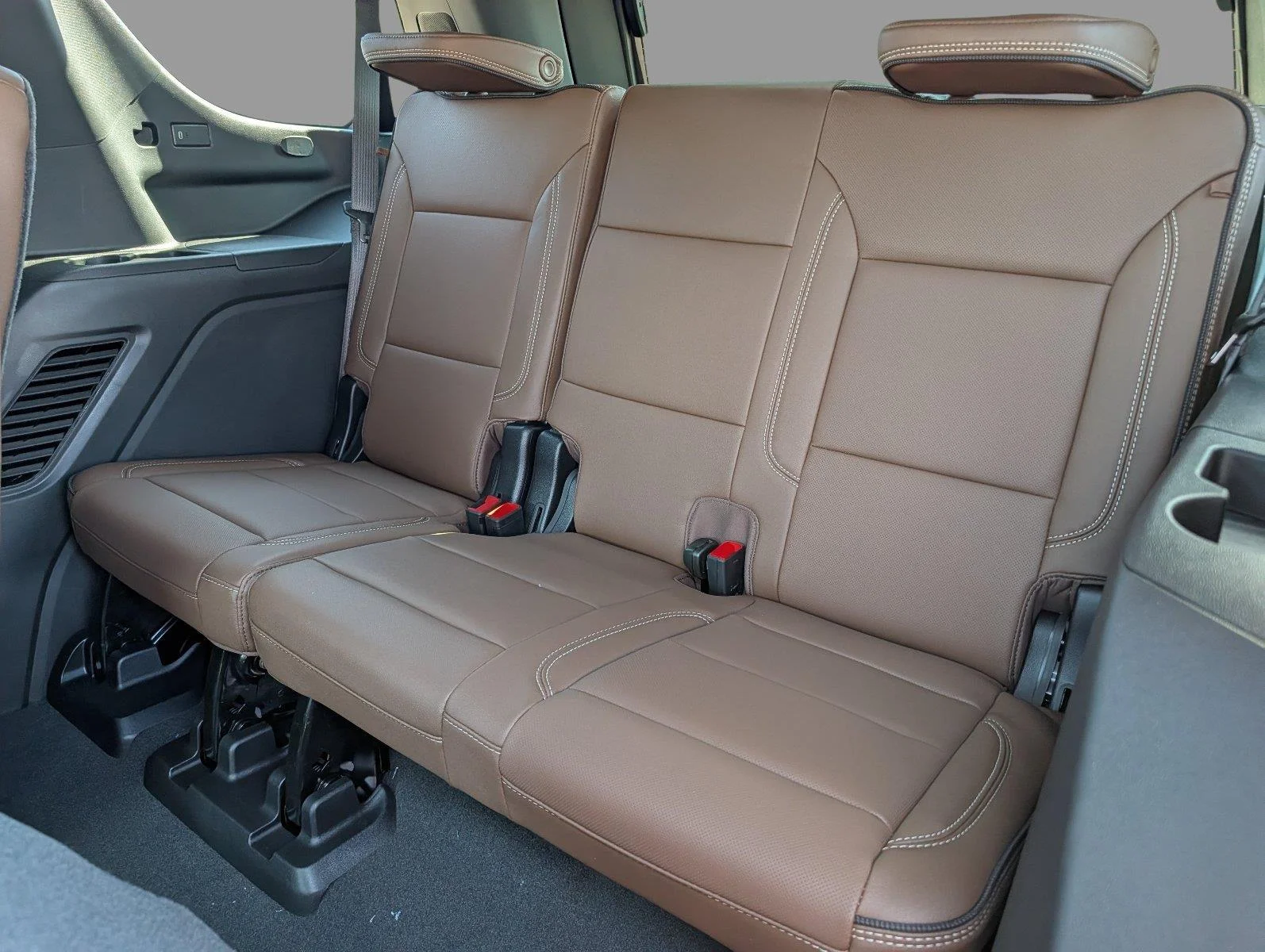 New 2027 Polar White Tricoat Chevrolet High Country image 34