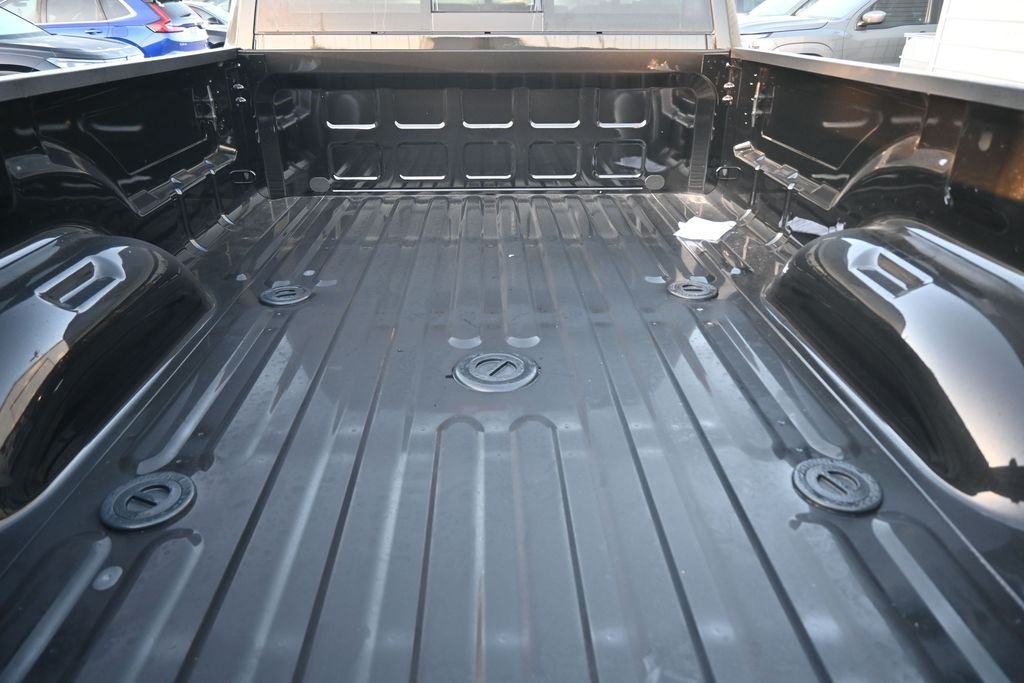 New 2026 Diamond Black Crystal Pearl-Coat Exterior Paint RAM Tradesman image 20