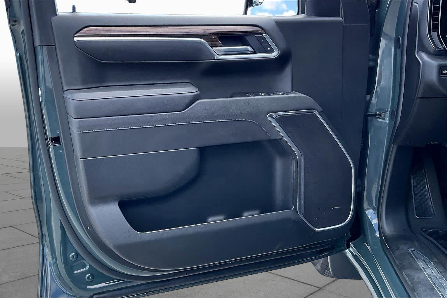 Used 2025 Cypress Gray Chevrolet LT image 20
