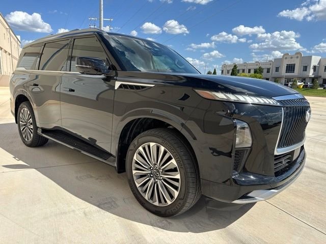 Used 2025 Black INFINITI LUXE image 3