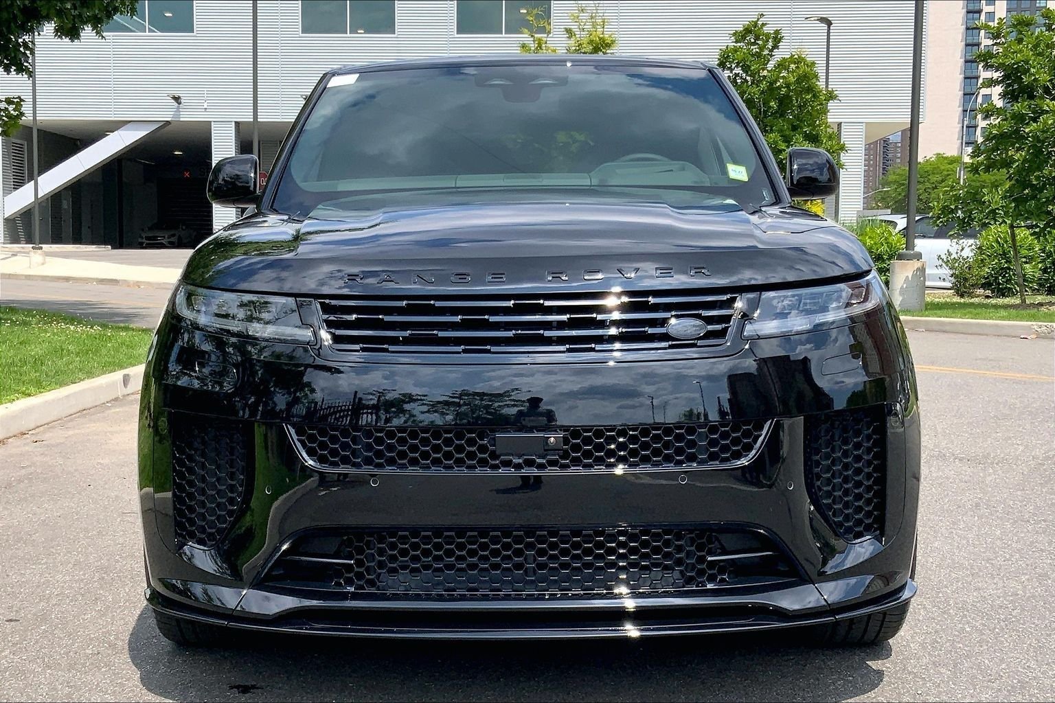 New 2026 Narvik Black Land Rover SV image 3