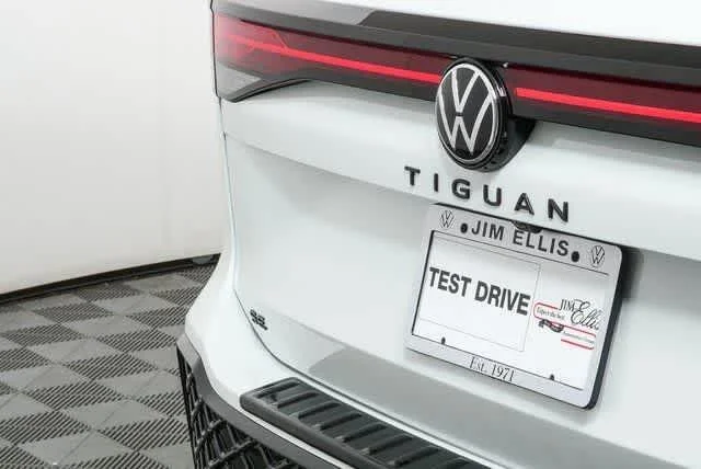 New 2026 Opal White Pearl Volkswagen SE R-Line Black image 34