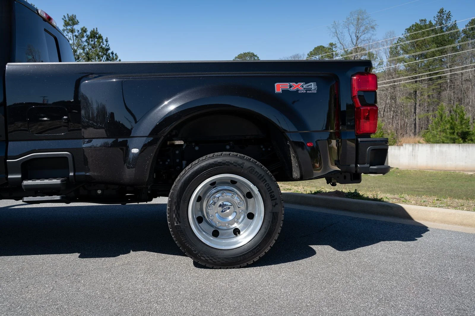 2025 Ford F-450 Super Duty Platinum - Photo 16
