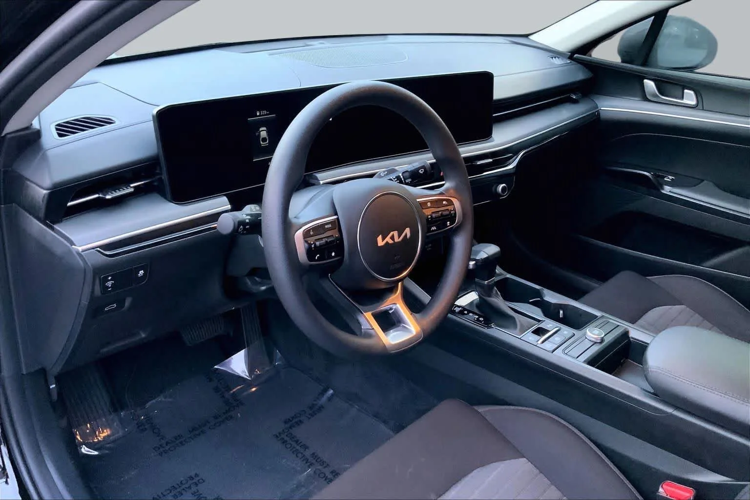 Used 2025 Aurora Black Pearl Kia LXS image 17