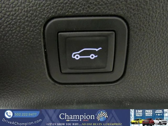 Used 2025 Iridescent Pearl Tricoat Chevrolet Premier image 18