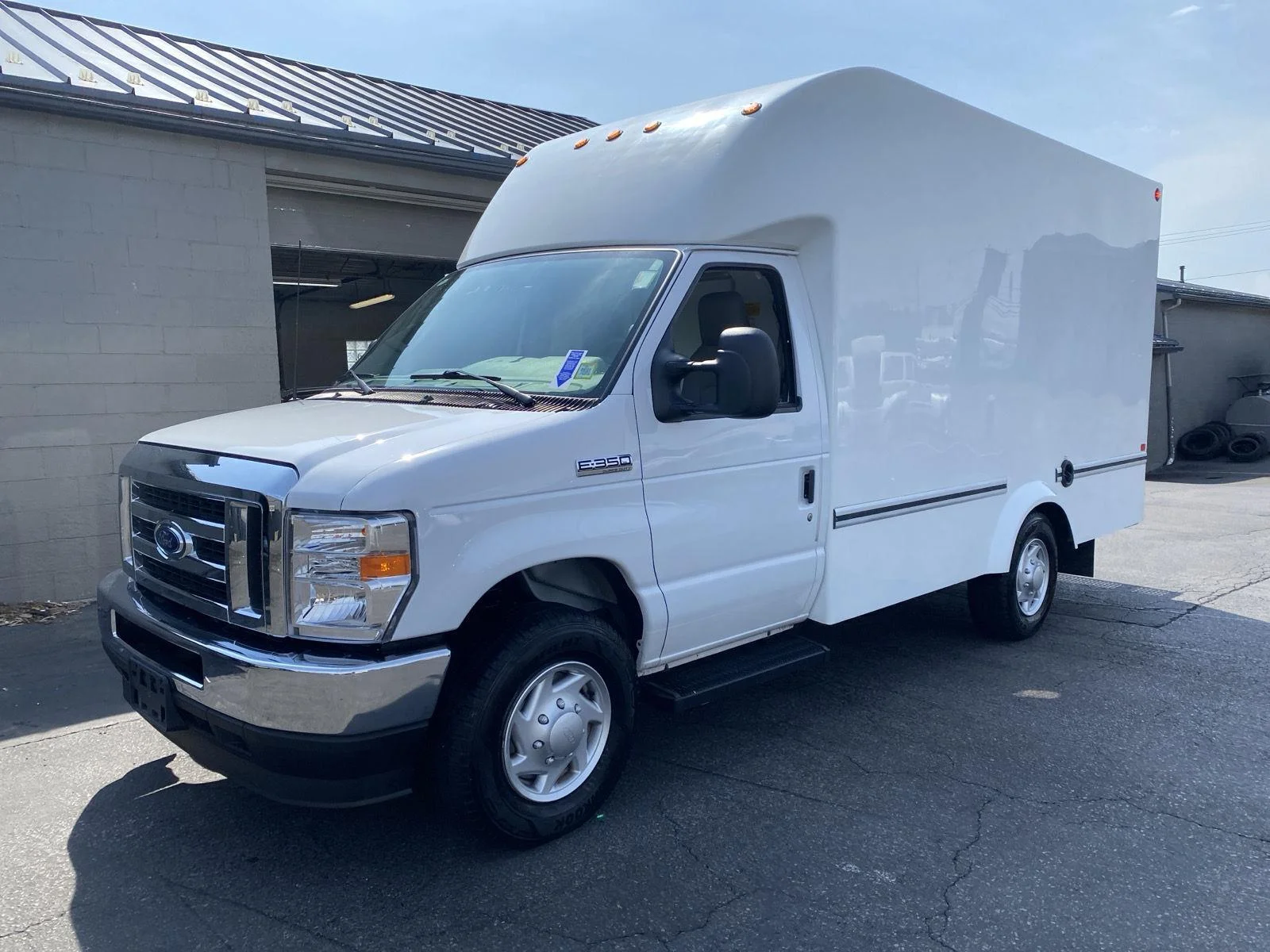 Used 2025 Wh Ford  image 3
