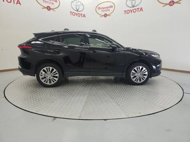 Used 2022 Black Toyota XLE image 3