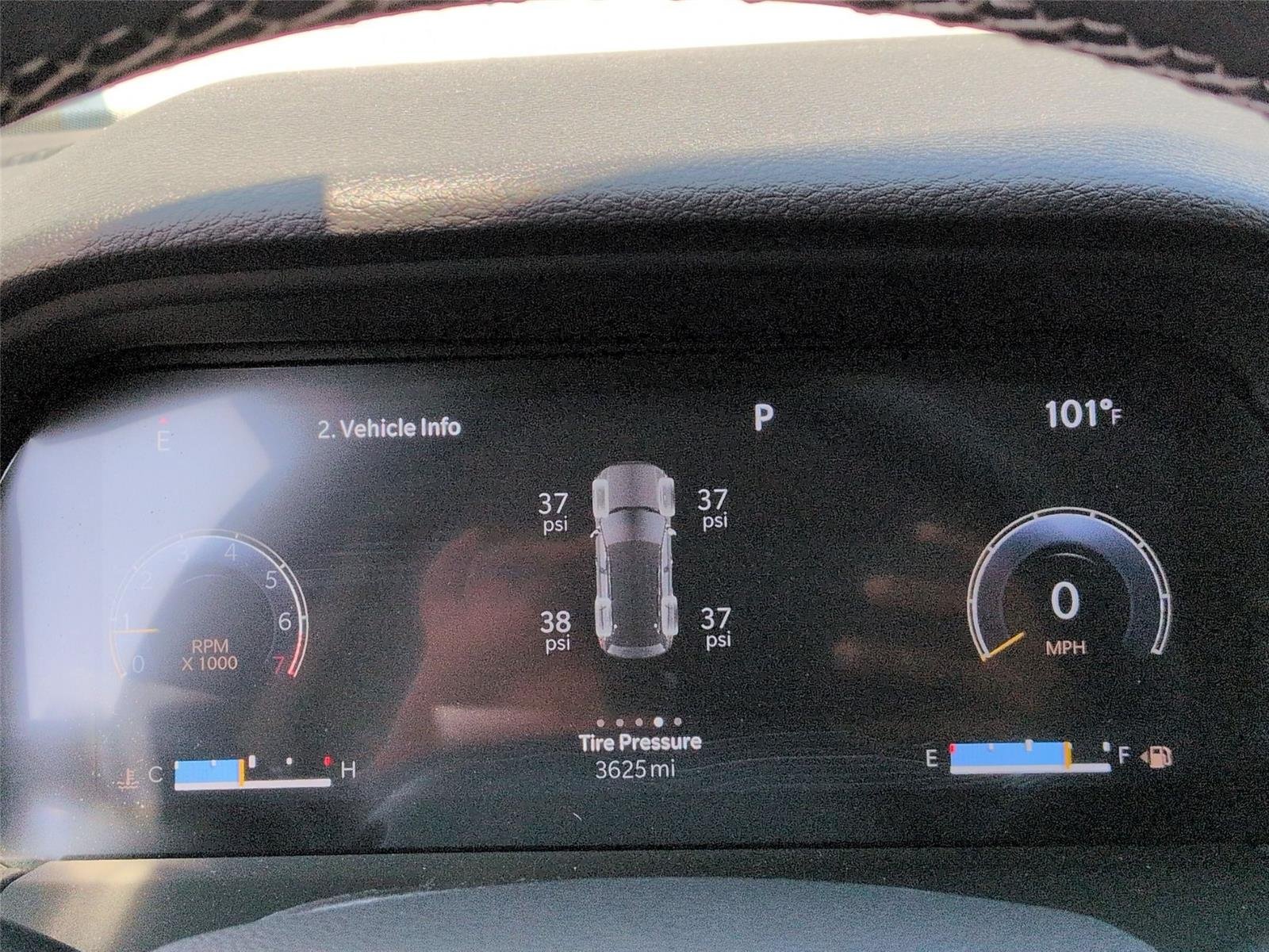 Used 2023 Diamond Black Crystal Pearlcoat Jeep Laredo image 22