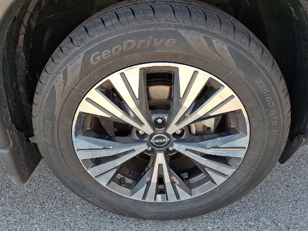 Used 2023 Gray Nissan SV image 9