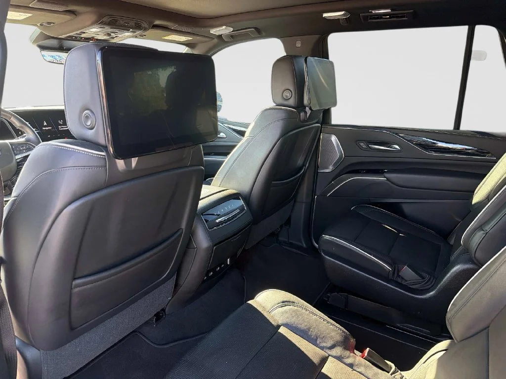 Used 2021 Crystal White Tri-Coat Cadillac Sport image 16