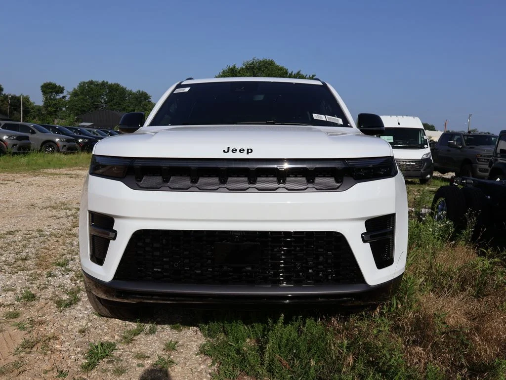 New 2026 Bright White Clear-Coat Exterior Paint Jeep Limited Reserve image 5