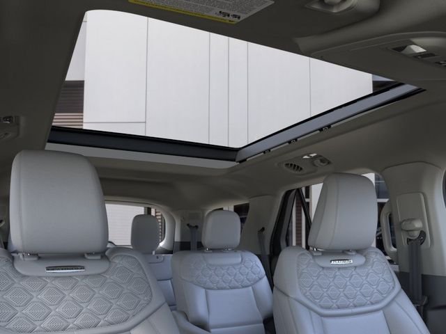 New 2026 Star White Metallic Tri-Coat Ford Platinum™ image 22