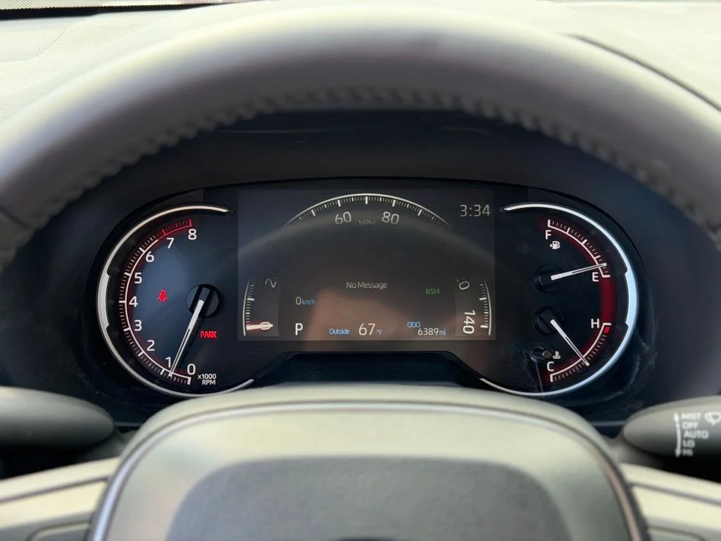 Used 2025 Red Toyota XLE image 10