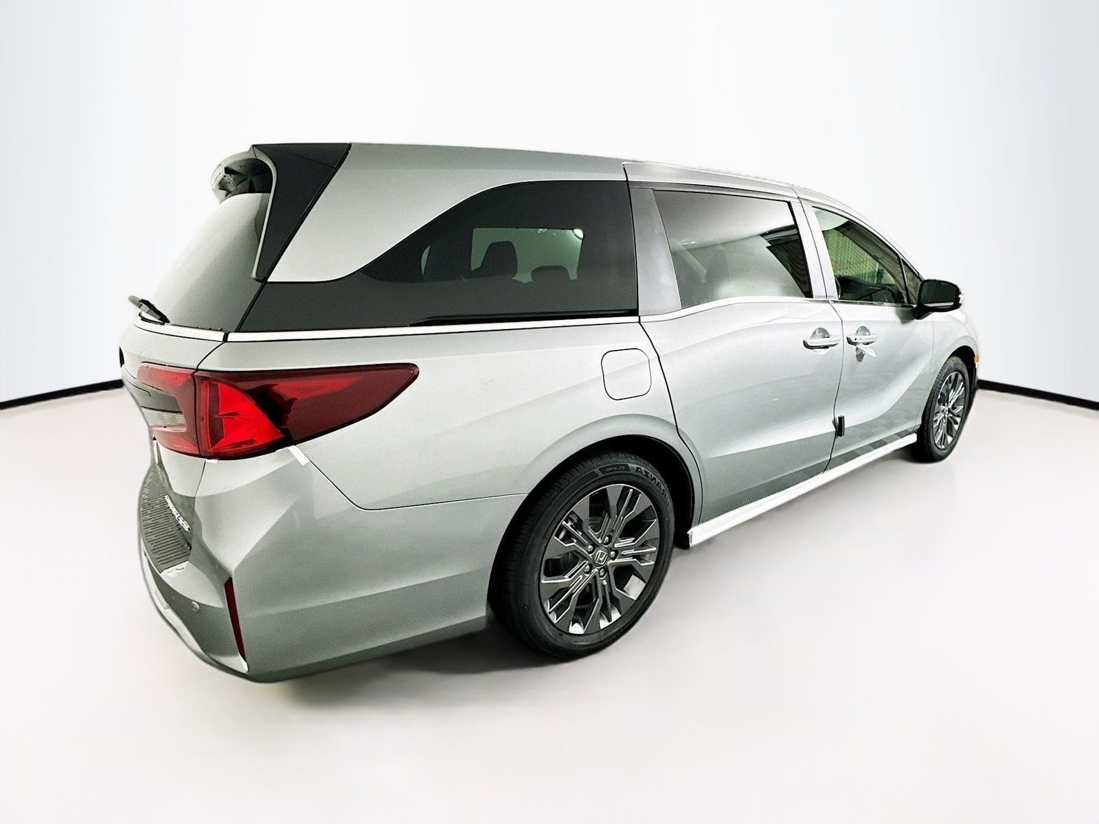 Used 2026 Silver Honda Touring image 11