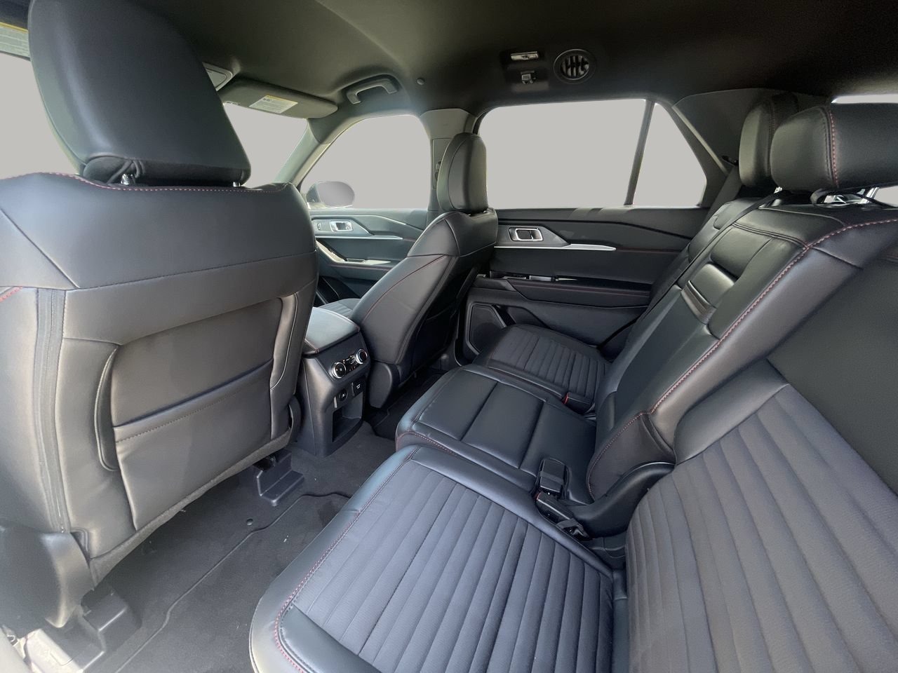 New 2026 Star White Metallic Tri-Coat Ford ST-Line image 16