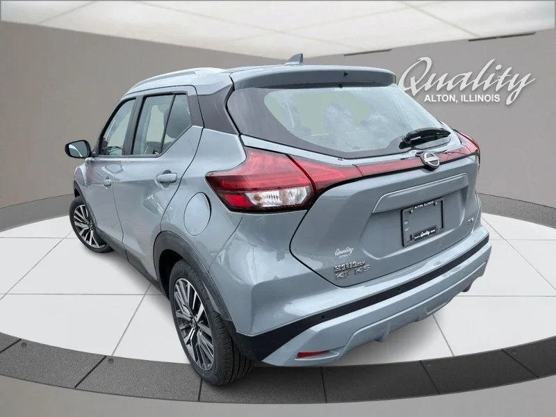 Used 2022 Boulder Gray Pearl Nissan SV image 6