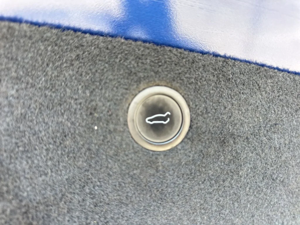 Used 2022  Tesla Base image 32
