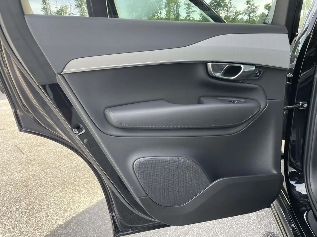 Used 2025 Onyx Black Metallic Volvo Core image 2