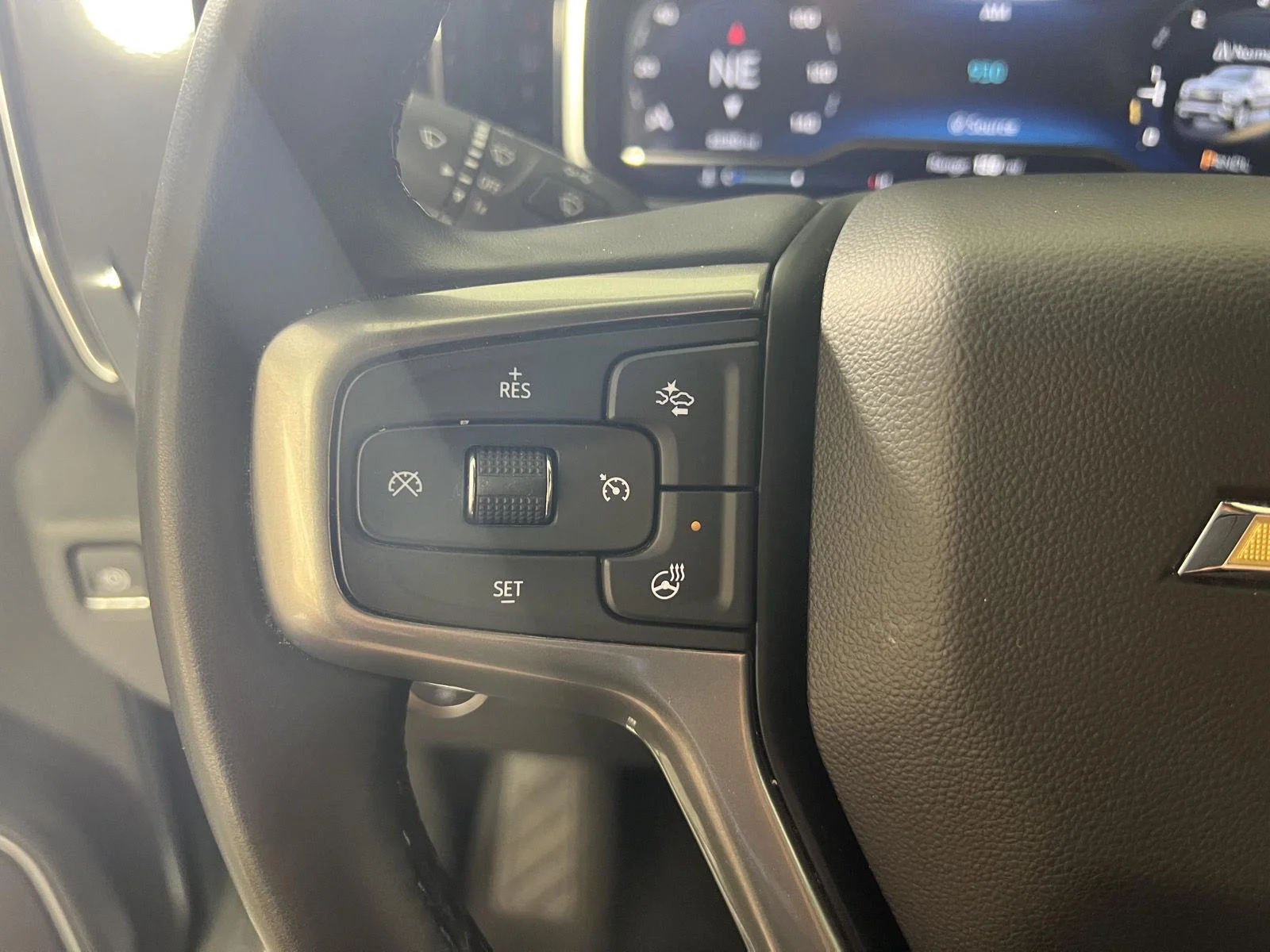Used 2025 Sterling Gray Metallic Chevrolet LT (2FL) image 9