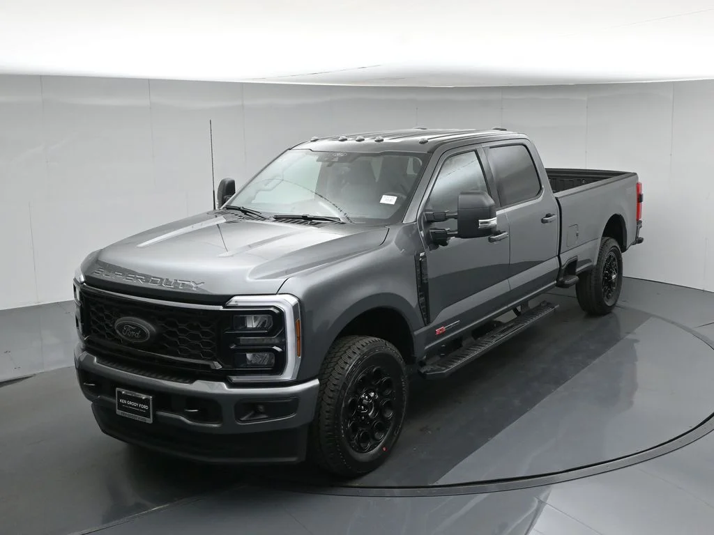 New 2026 Carbonized Gray Metallic Ford XLT image 37