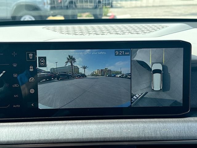 New 2026 Glacial White Pearl Kia Wind AWD image 14