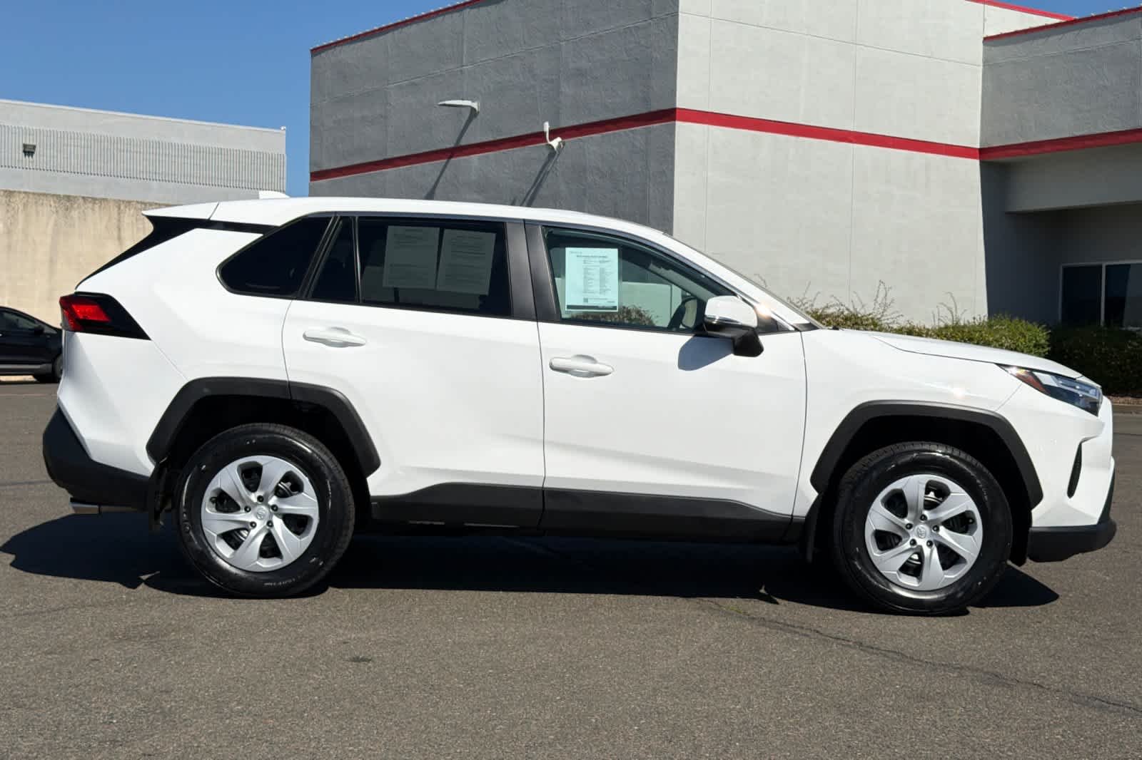 Used 2025 Ice Cap Toyota LE image 6