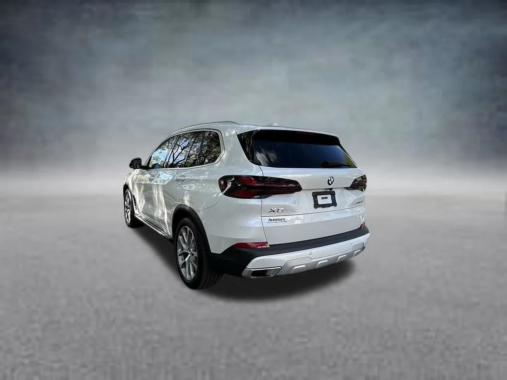 Used 2025 White BMW xDrive40i image 5