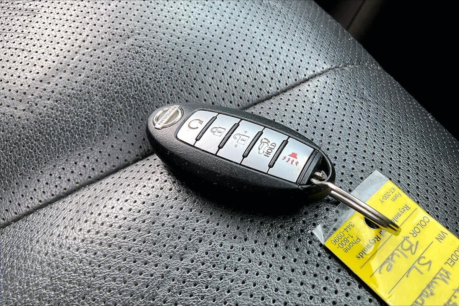 Used 2016 Arctic Blue Metallic Nissan SL image 15