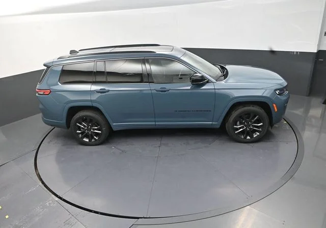 New 2026 Steel Blue Exterior Paint Jeep Limited Reserve image 18