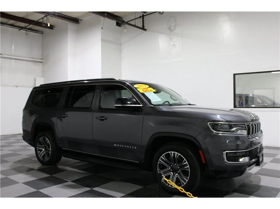 Used 2024 Baltic Gray Metallic Clearcoat Jeep Series II image 1