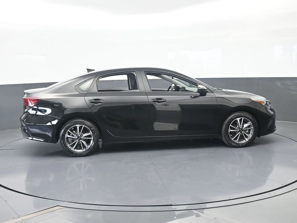 Used 2023 Aurora Black Pearl Kia LXS image 7