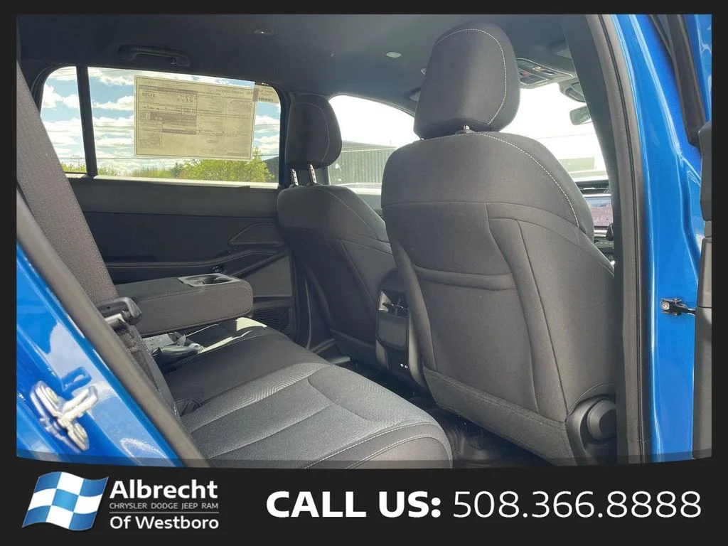 New 2026 Hydro Blue Pearl-Coat Exterior Paint Jeep Laredo image 13