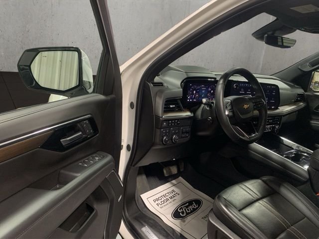 Used 2025 Black Chevrolet High Country image 17