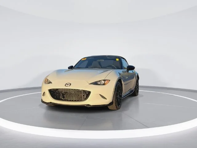 Used 2016 White Mazda Club image 3