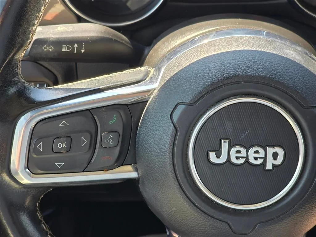 Used 2021 White Jeep Unlimited Sahara image 15