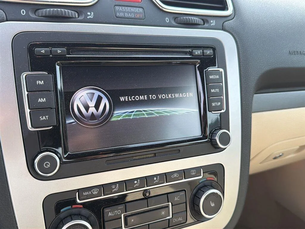 Used 2010 WHITE Volkswagen Komfort image 4