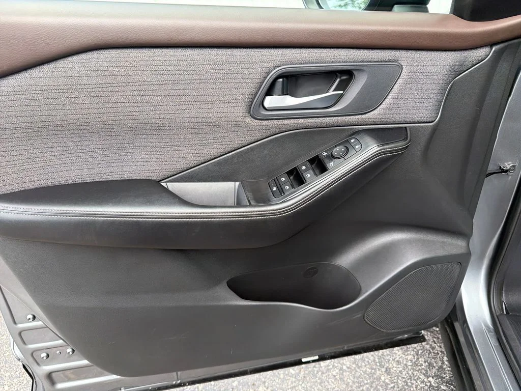 Used 2023 Gun Metallic Nissan SV image 12