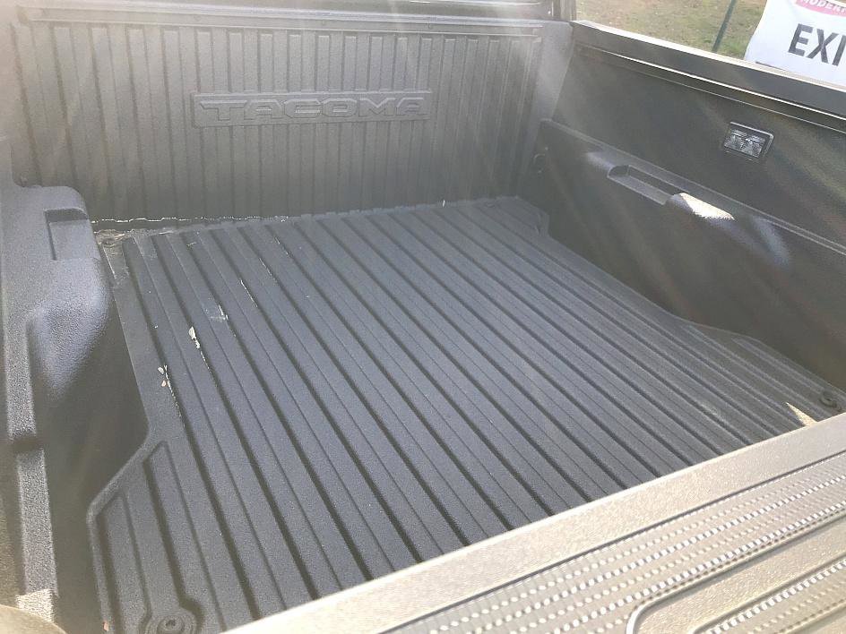 2025 Toyota Tacoma SR5 - Photo 11