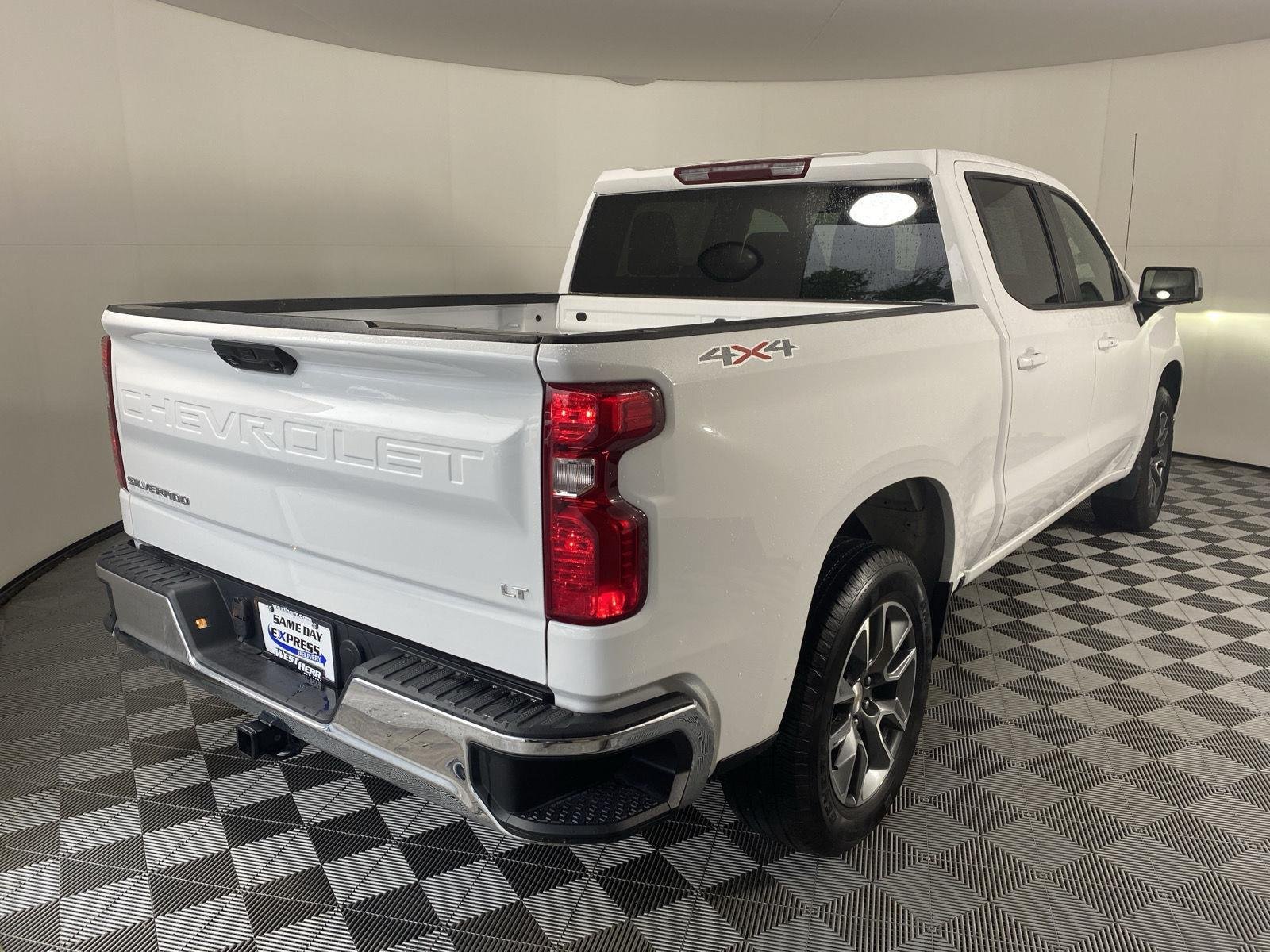 Used 2024 Summit White Chevrolet LT image 7