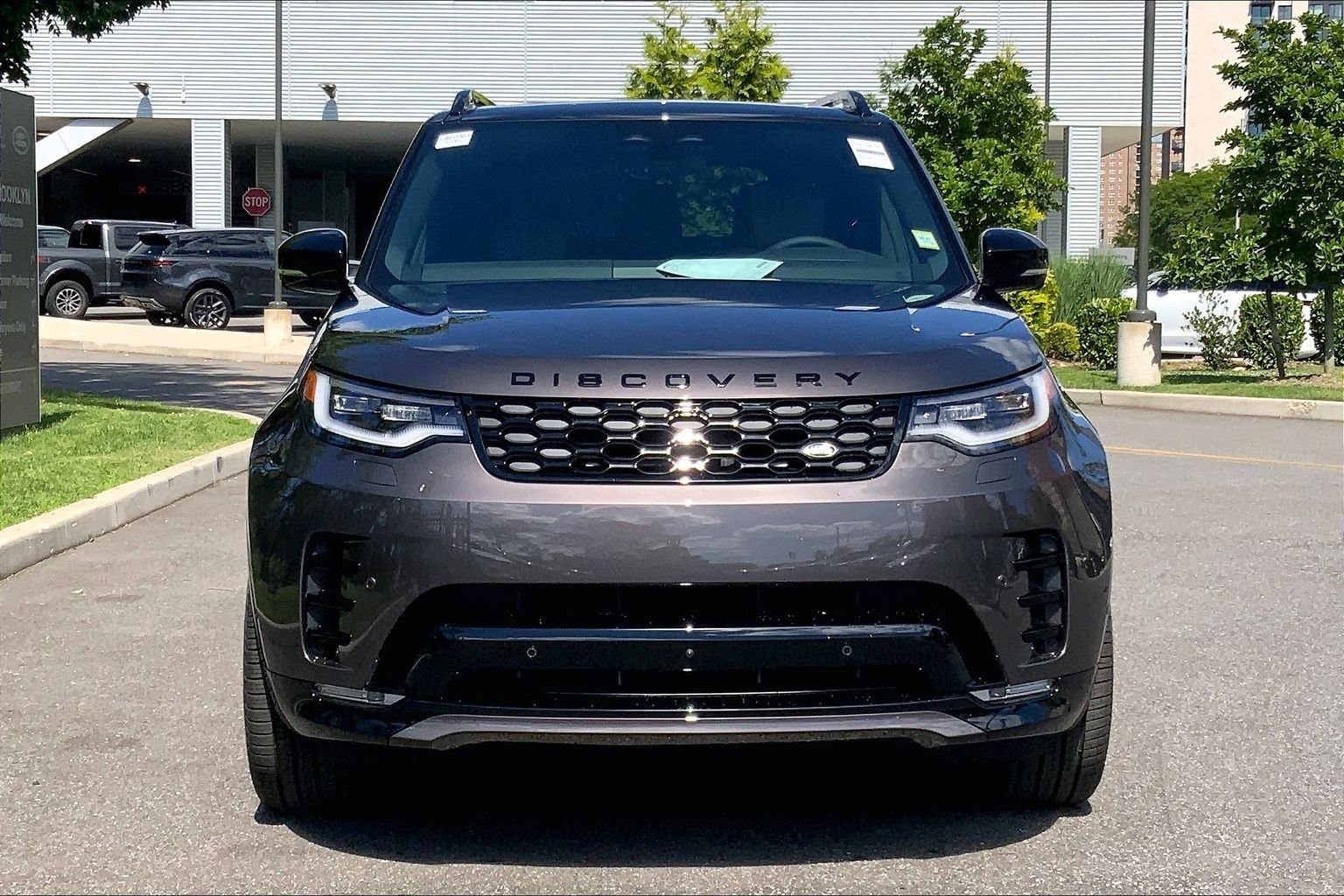 New 2026 Charente Grey Land Rover Dynamic SE image 3