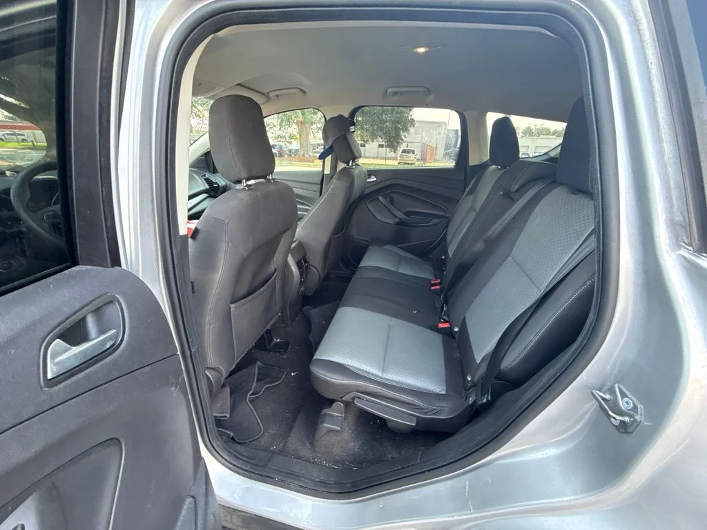 Used 2019 Silver Ford SE image 18