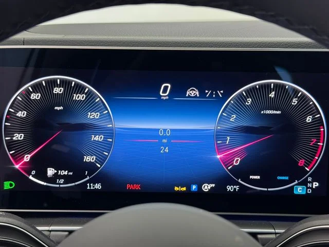 New 2026 MANUFAKTUR Moonlight White Metallic Mercedes-Benz GLS 450 image 2