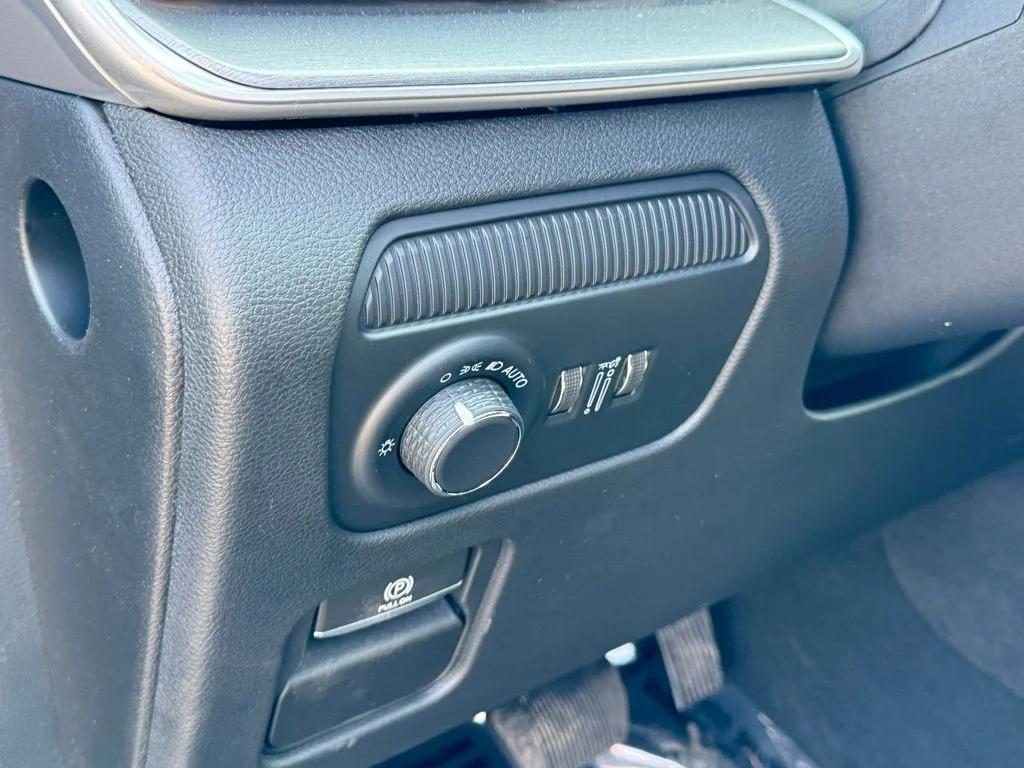 New 2026 Baltic-Gray Metallic Clear-Coat Exterior Paint Jeep Limited Altitude image 21