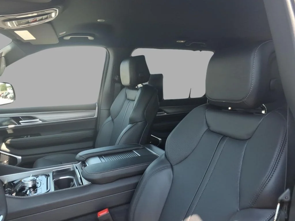 New 2026 High Gloss Black Exterior Paint Jeep Limited Altitude image 15